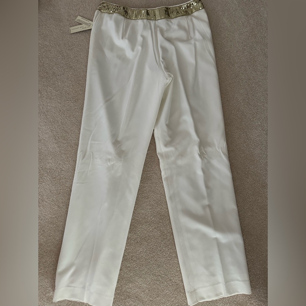Larry Levine cream colored dress pants. Size 6. Gold Sequin waist band.